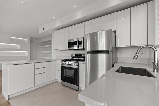 Building Photo - 8811 Burton Way