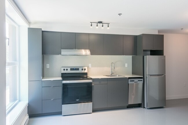 Building Photo - 4350 Hotel-de-ville