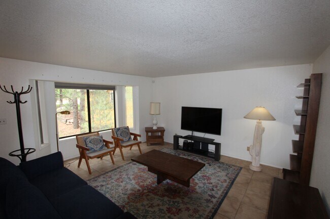 Building Photo - Partially Furnished 4-Bed Home in University Heights