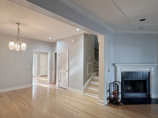Building Photo - 4316 Summercrest Blvd