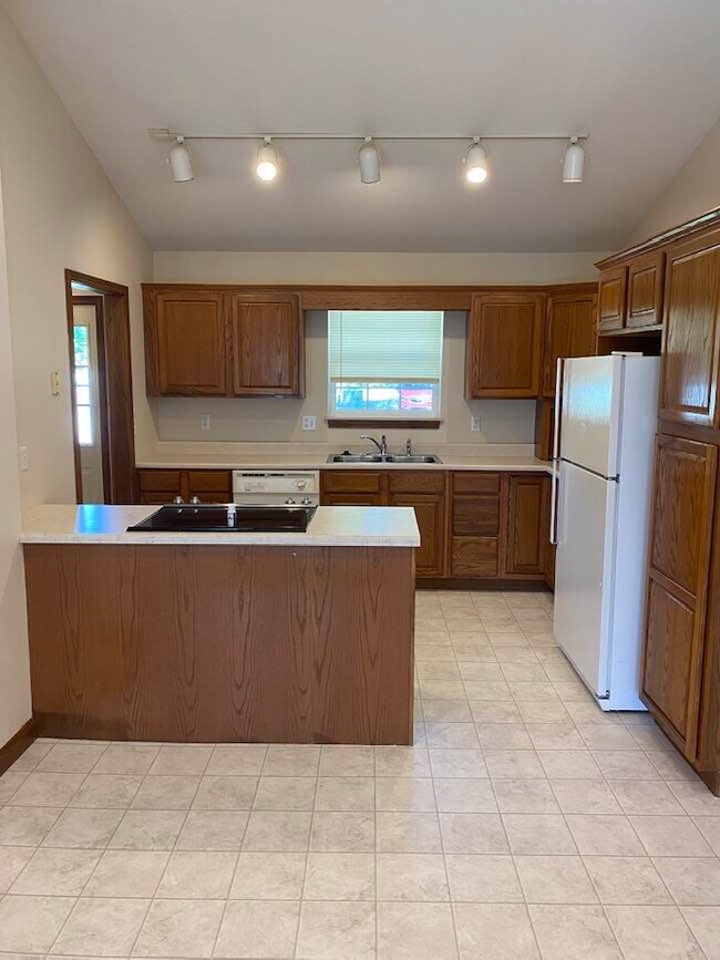 Building Photo - 2925 E Shetland Dr