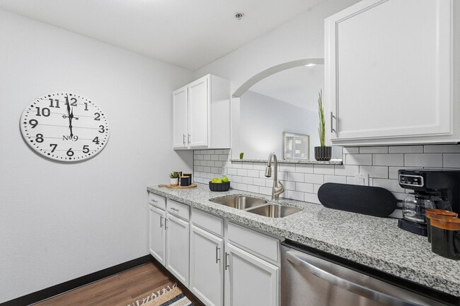 Building Photo - Granite Creek Apartments