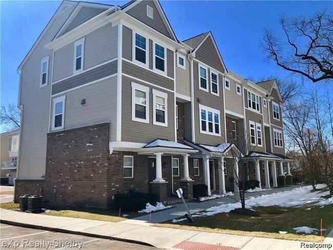 Building Photo - 1071 N Sherman Dr