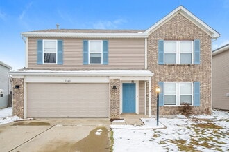 Building Photo - 1540 Round Lake Ct