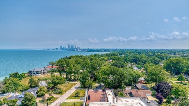 Foto del edificio - 11720 Edgewater Dr