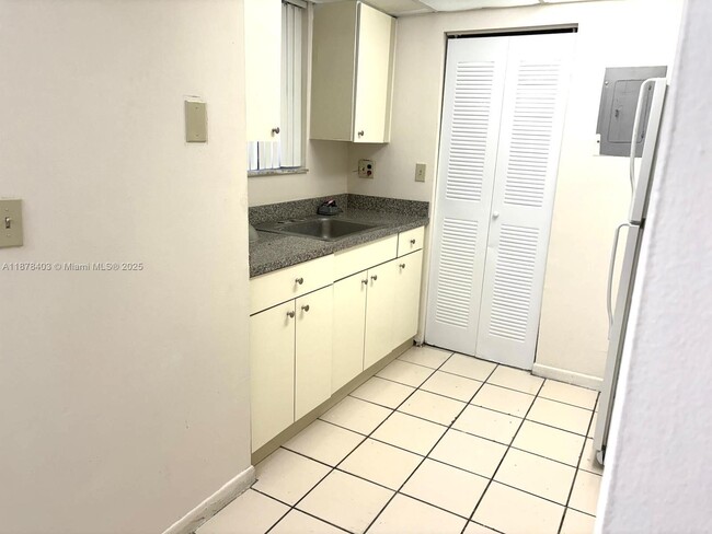 Building Photo - 566 NW 114th Ave