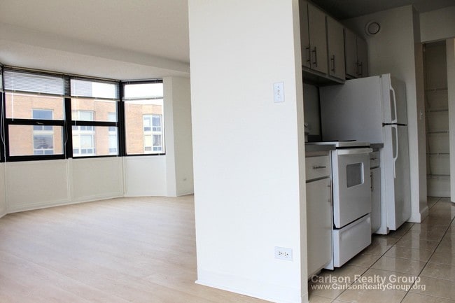 Building Photo - 121 N Dearborn St