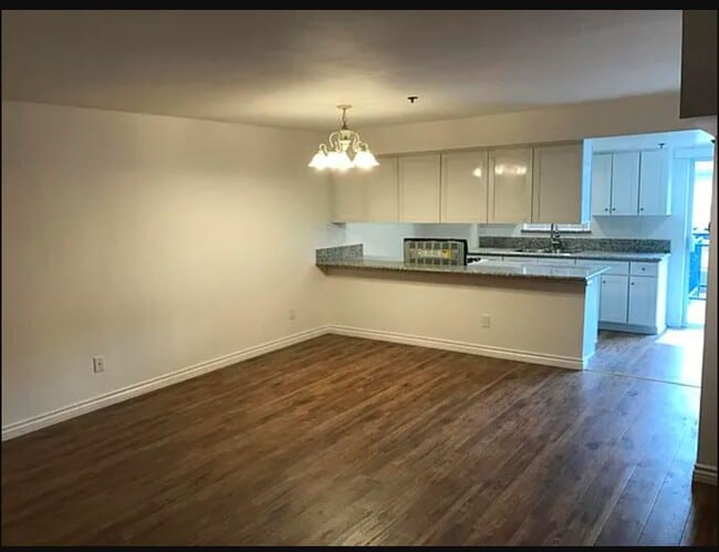 Building Photo - 1122 N Columbus Ave