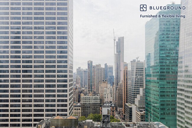 Foto del edificio - 70 W 45th St