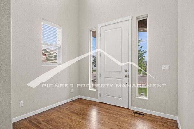 Foto del edificio - Beautiful 4-Bedroom Home with Mountain Vie...