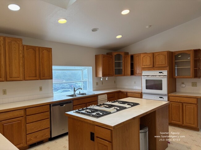 Foto del edificio - 15310 Main St E