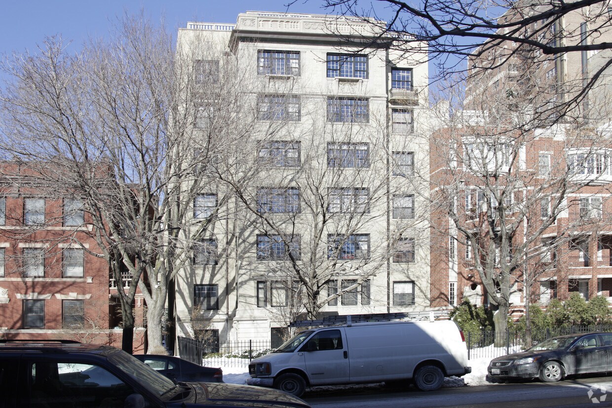 Primary Photo - 444 W Belmont Ave
