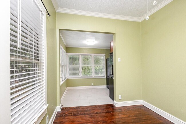 Foto del edificio - 210 S Rosemont Ave