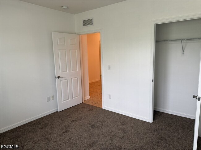 Foto del edificio - 1741 SW 14th St