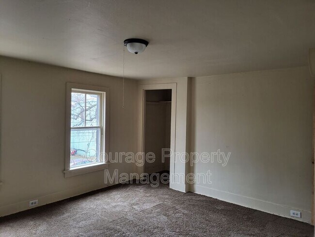 Building Photo - 556 E Third