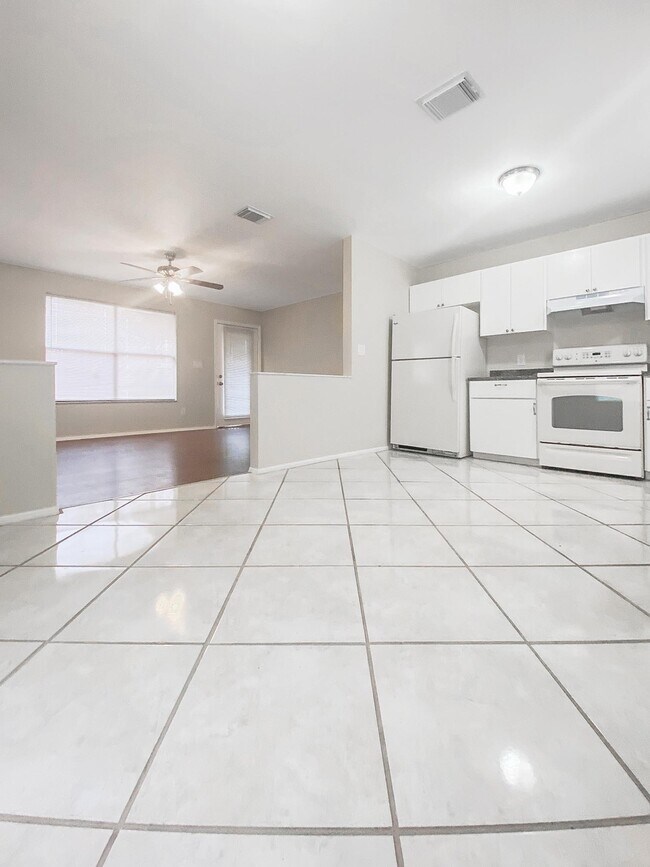 Foto del edificio - 8350 Wren Rd