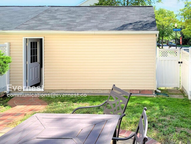 Building Photo - 43559 Mink Meadows St
