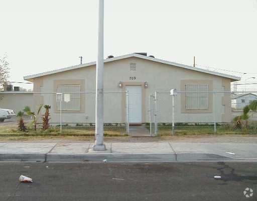 Building Photo - 709 Jefferson Ave
