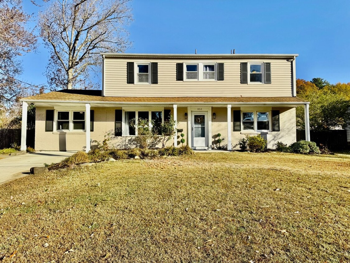 Primary Photo - A Birchwood Gardens Pool Home Available 02...