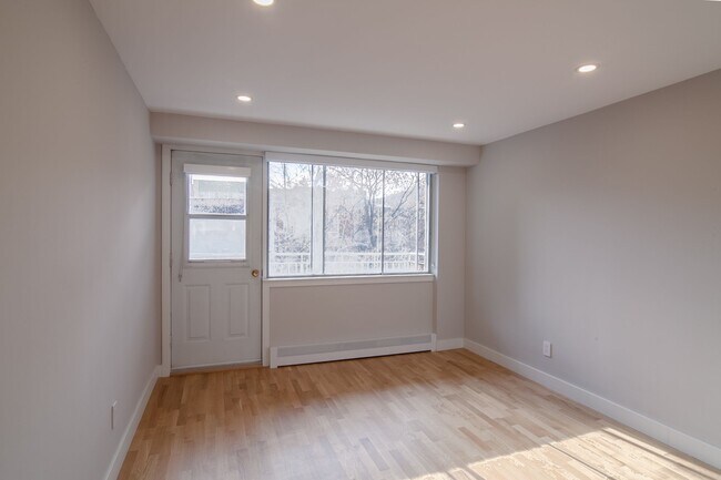 Building Photo - 3460 Rue Durocher