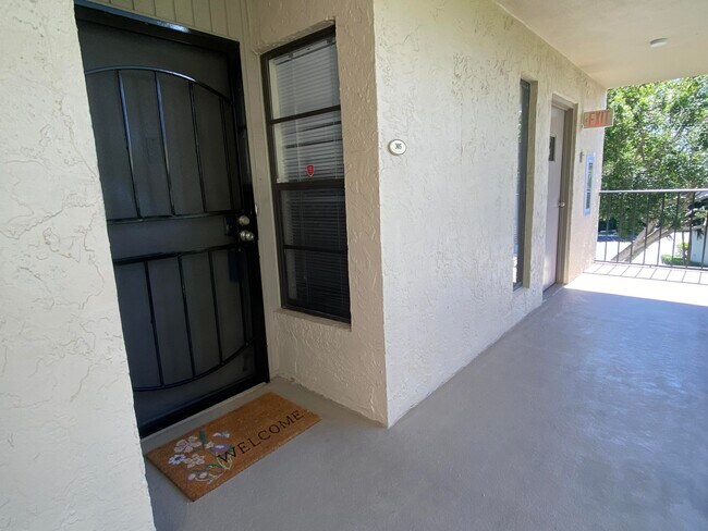 Building Photo - 19 Royal Palm Way