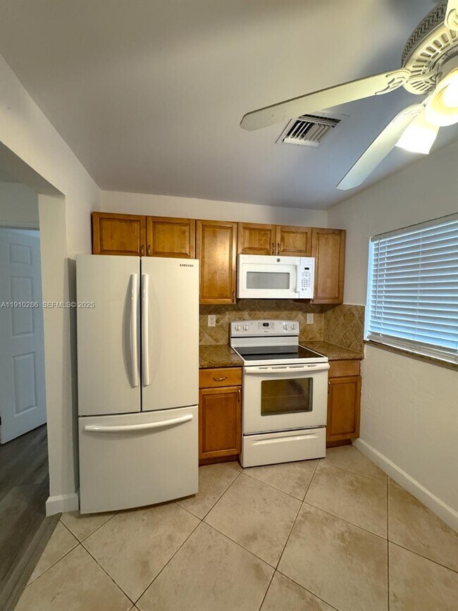 Foto del edificio - 1050 SW 30th St