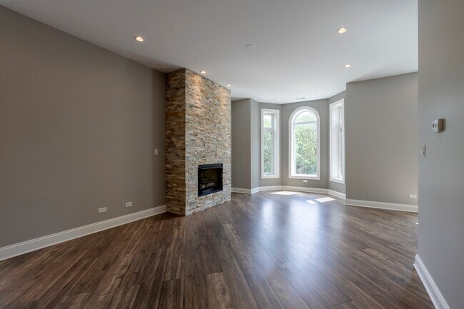 Foto del edificio - 1254 N Hoyne Ave