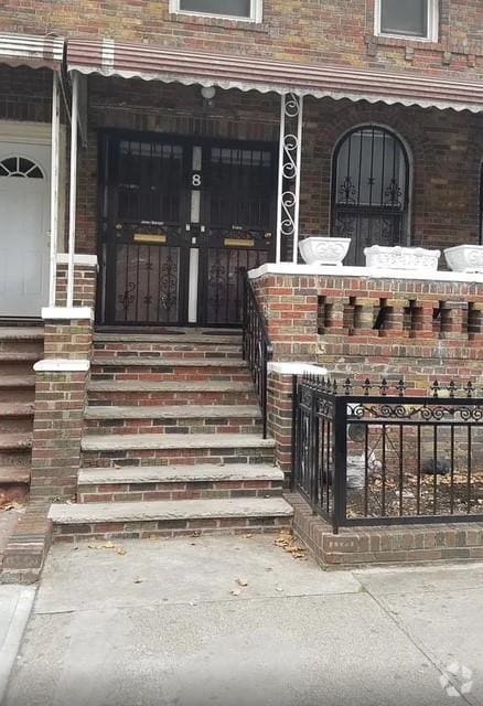 Building Photo - 8 E 95th St