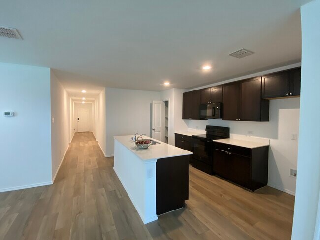 Building Photo - 5501 Lavender Dr