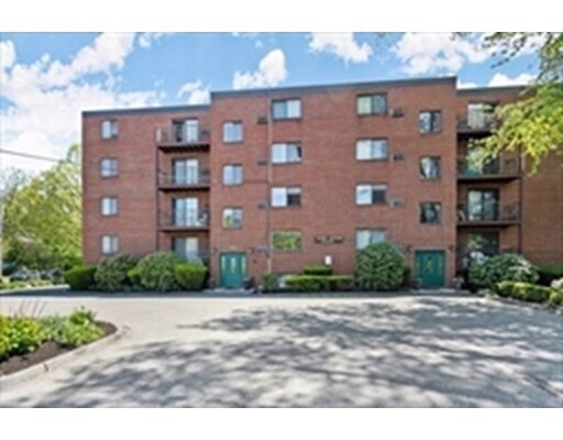 Building Photo - 295 Main St