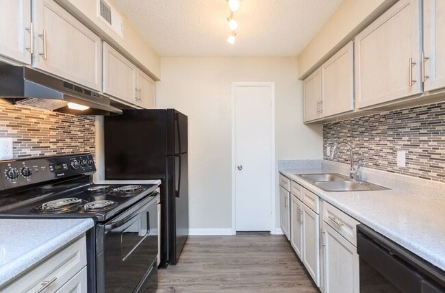 Kitchen - Cypress Square Apartments