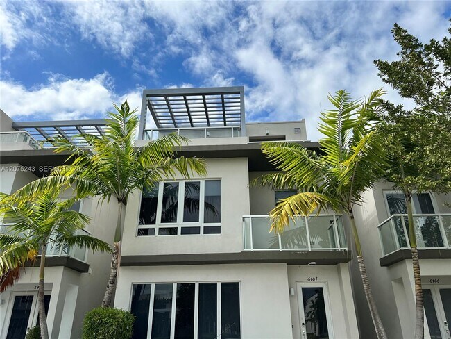 Foto del edificio - 6404 NW 105th Pl