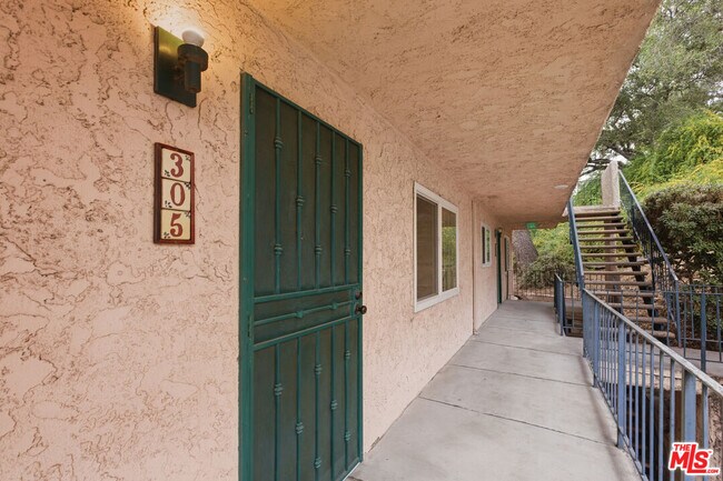 Foto del edificio - 2940 N Verdugo Rd
