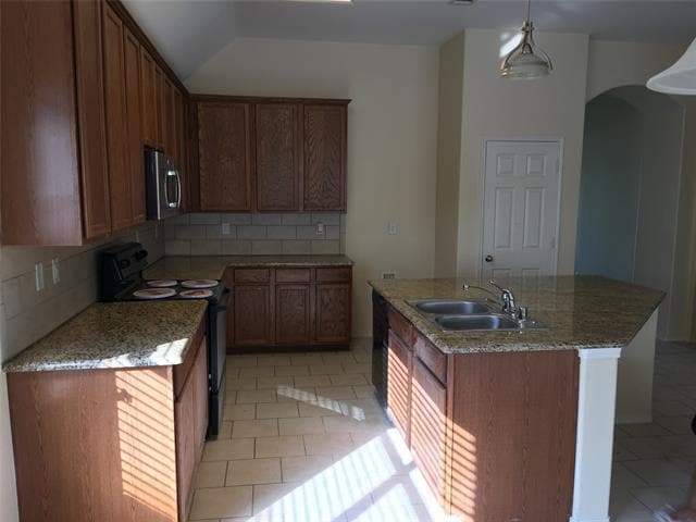 Foto del edificio - 3016 Hidden Meadow Ln