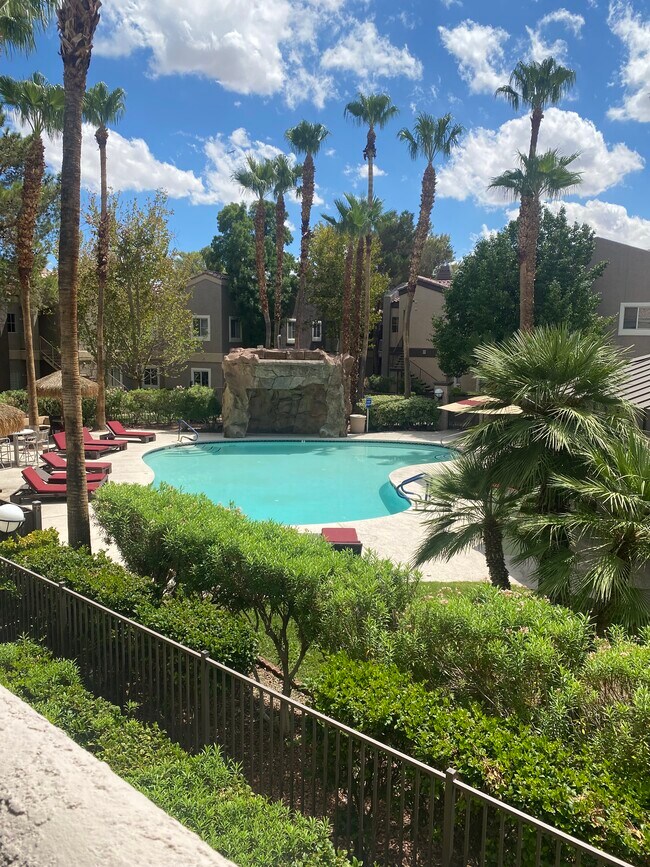 Foto del edificio - 5250 S Rainbow Blvd