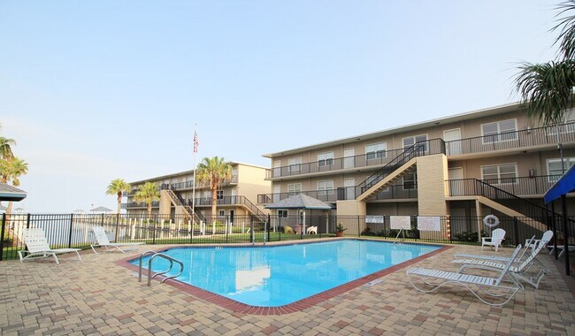 Building Photo - 200 W Sunny Isle Dr