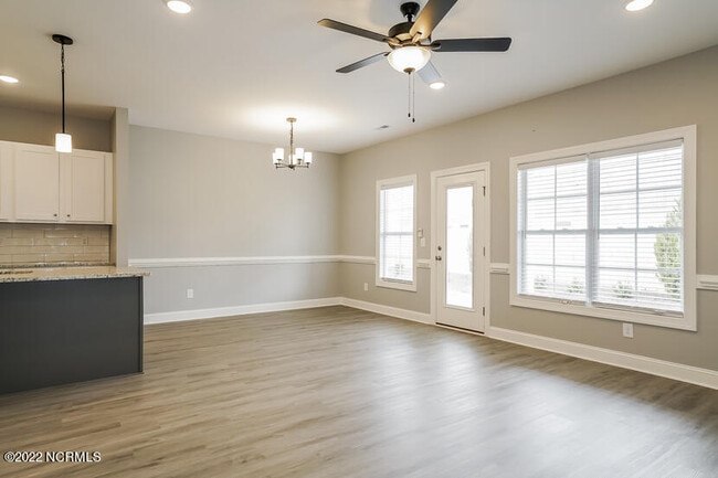 Building Photo - 3705 Oak Leaf Way