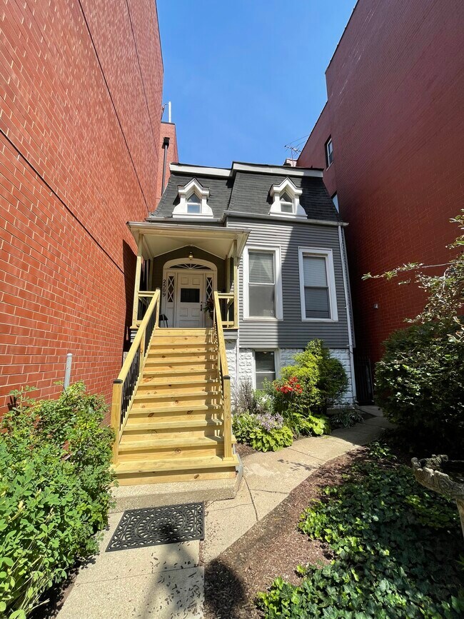 Foto del edificio - 2509 N Halsted St