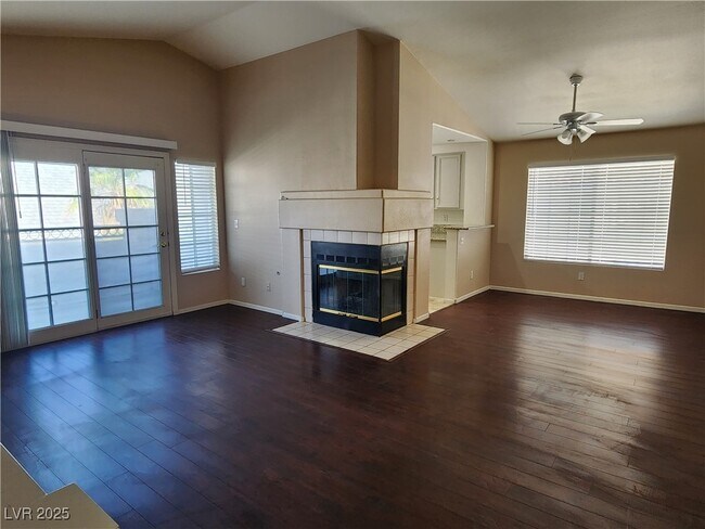 Foto del edificio - 5201 S Torrey Pines Dr