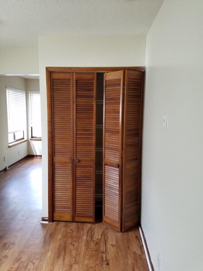 Foto del edificio - $1595 - 3/2/2 - Lots of New!