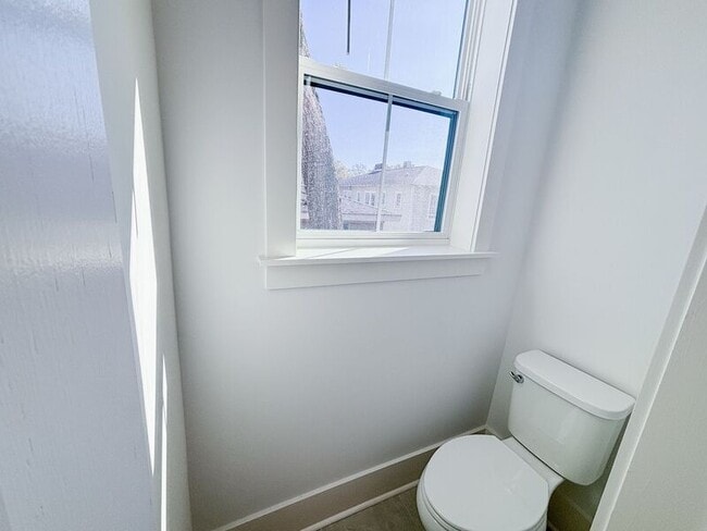 Building Photo - 16 Nats Ct