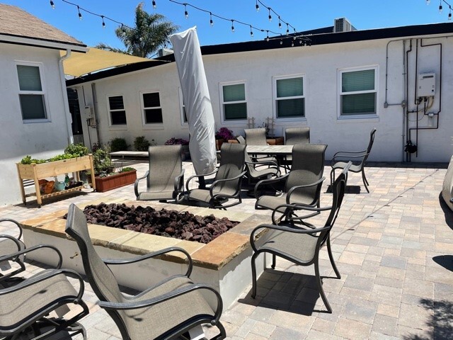 1 BR/1BA Cottage - 732 Sunset Dr