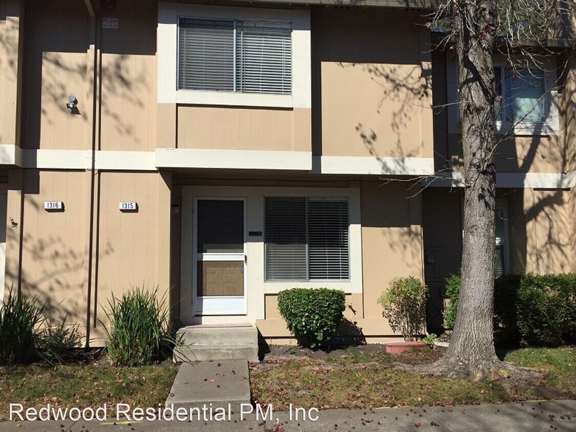 Primary Photo - 2 br, 1.5 bath Apartment - 1315 Gold Way