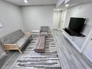 Building Photo - 1518 University Ave W