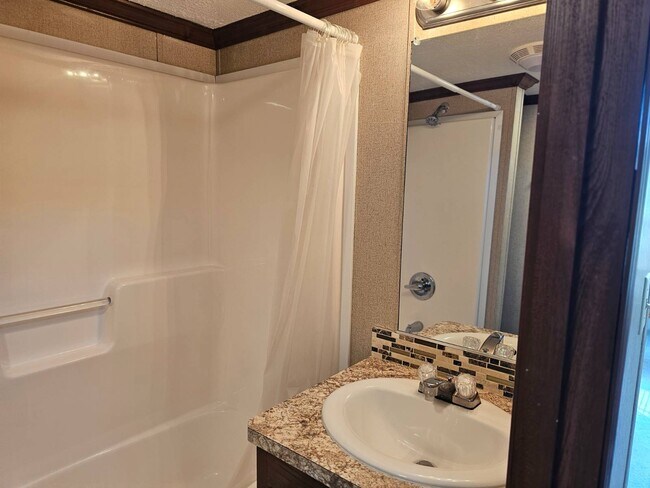 Foto del edificio - 200 S Banana River Dr