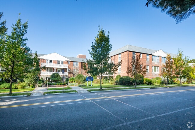 Building Photo - 120 Morris Ave