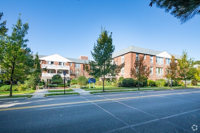 Foto del edificio - 120 Morris Ave