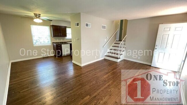 Foto del edificio - Beautiful 3 Bedroom / 2 Bathroom Duplex in...