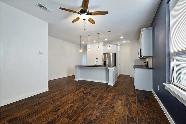 Foto del edificio - 800 S Welch St