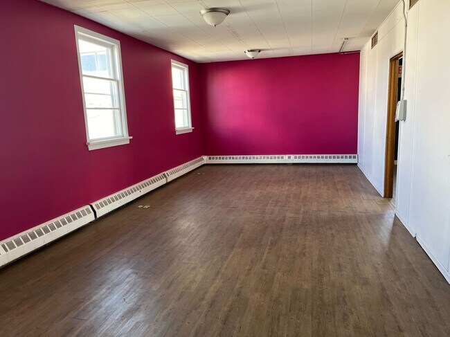 Photo du bâtiment - 2 Bed 1.5 Bath Unit in Red Deer, AB